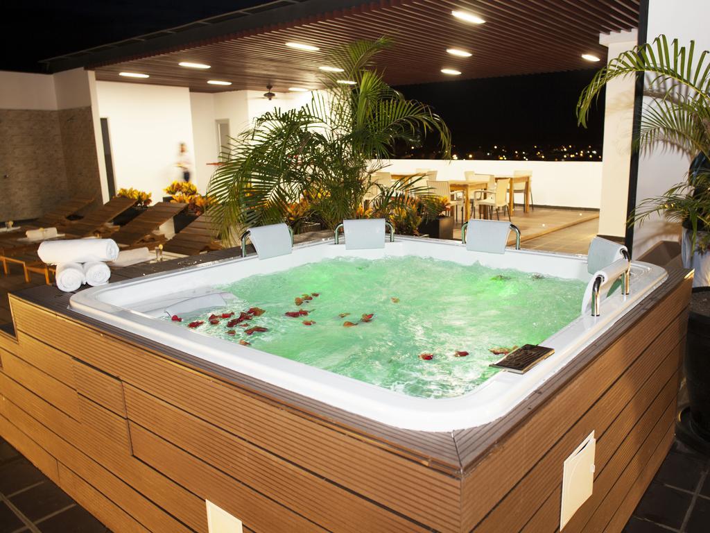 Hotel Cinco Monteria Exterior photo