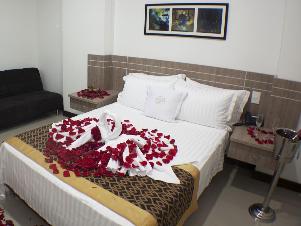 Hotel Cinco Monteria Exterior photo