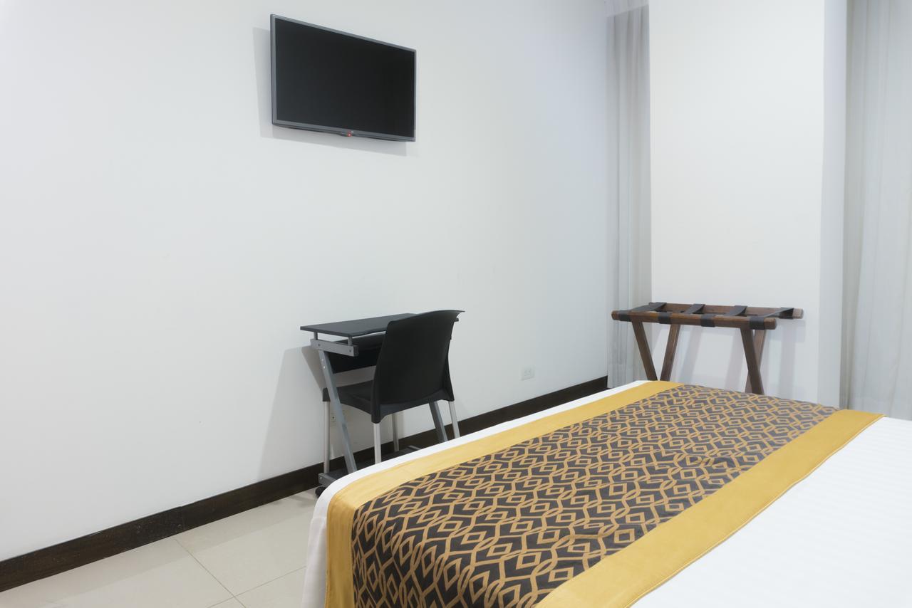 Hotel Cinco Monteria Exterior photo