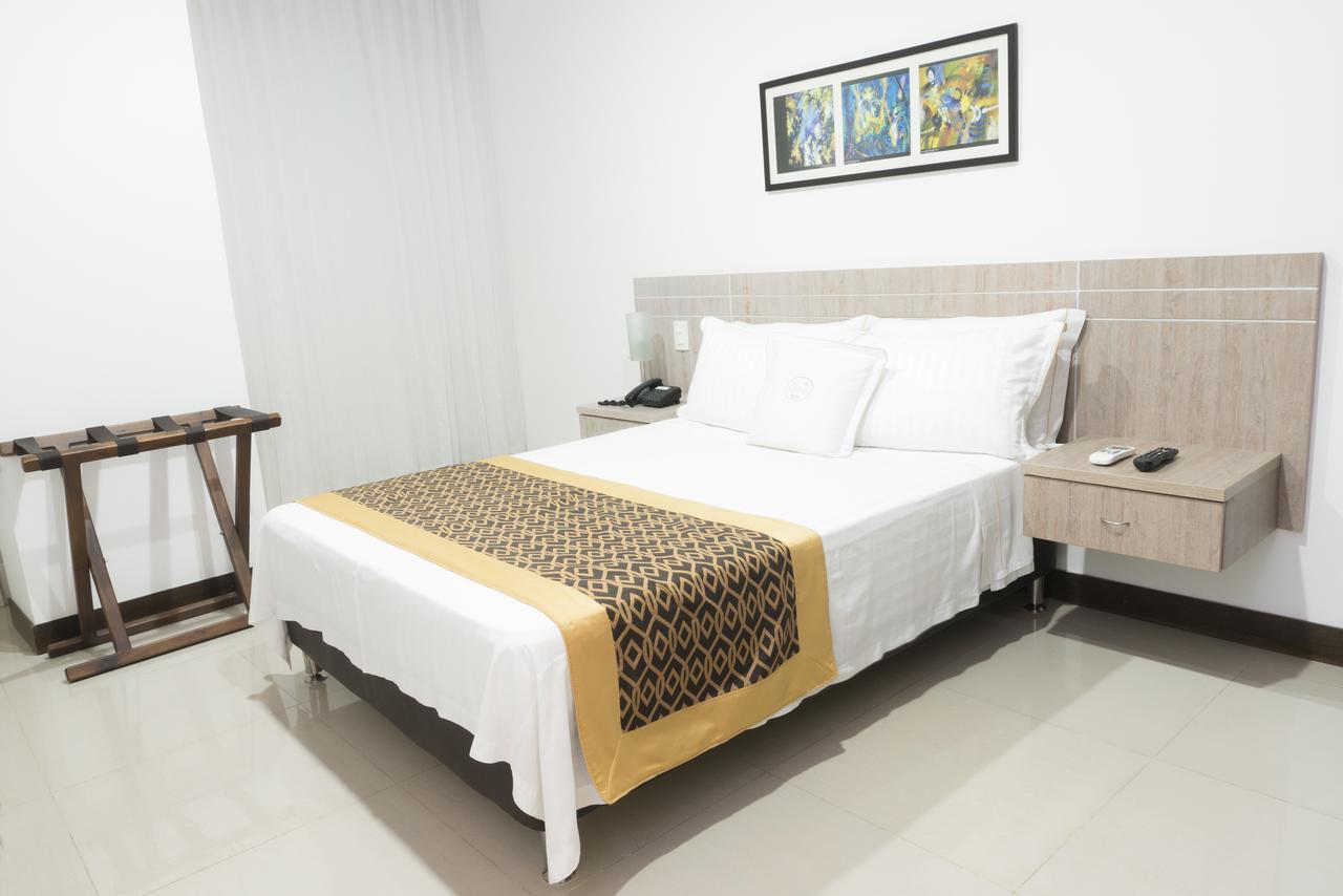 Hotel Cinco Monteria Exterior photo