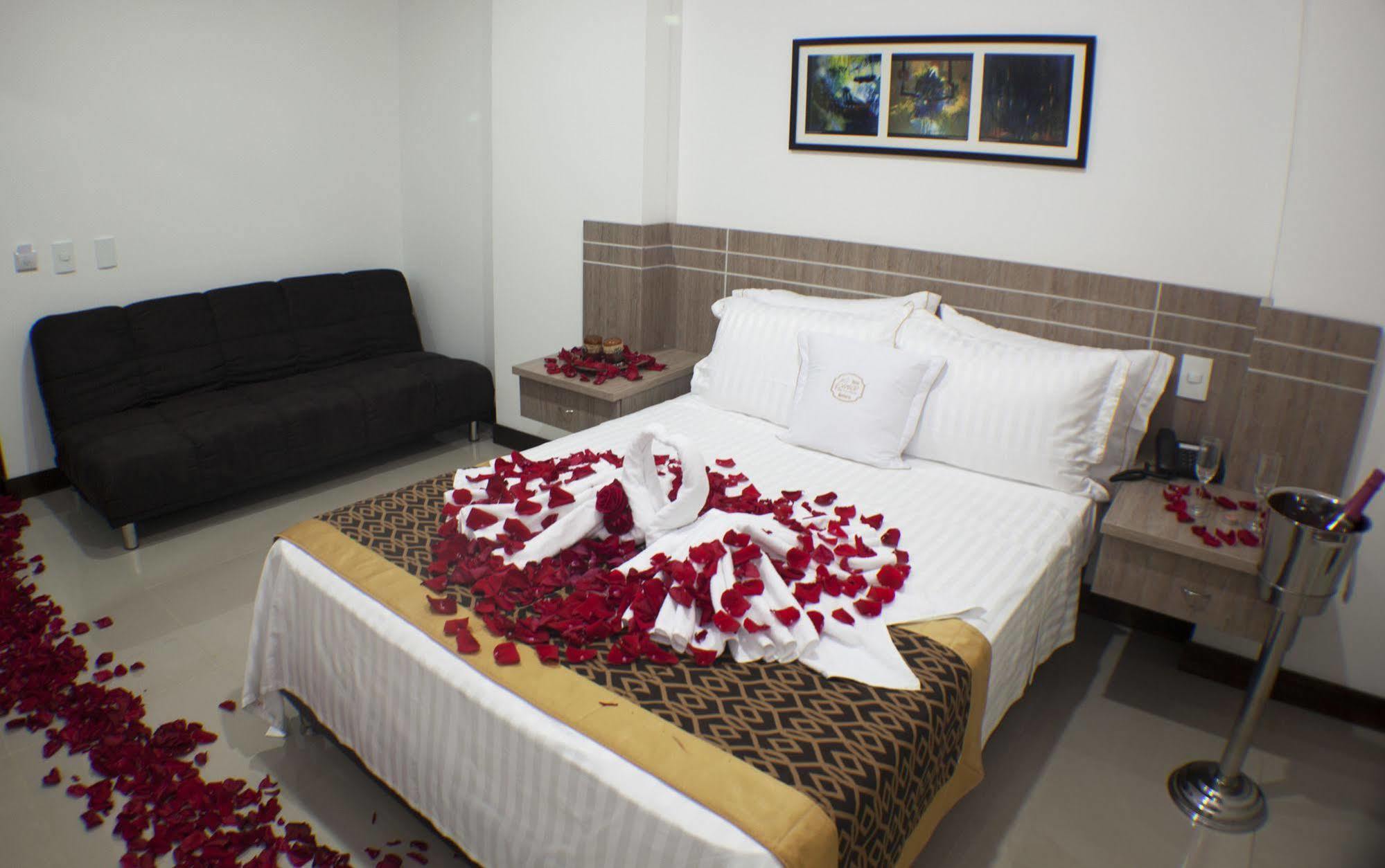 Hotel Cinco Monteria Exterior photo