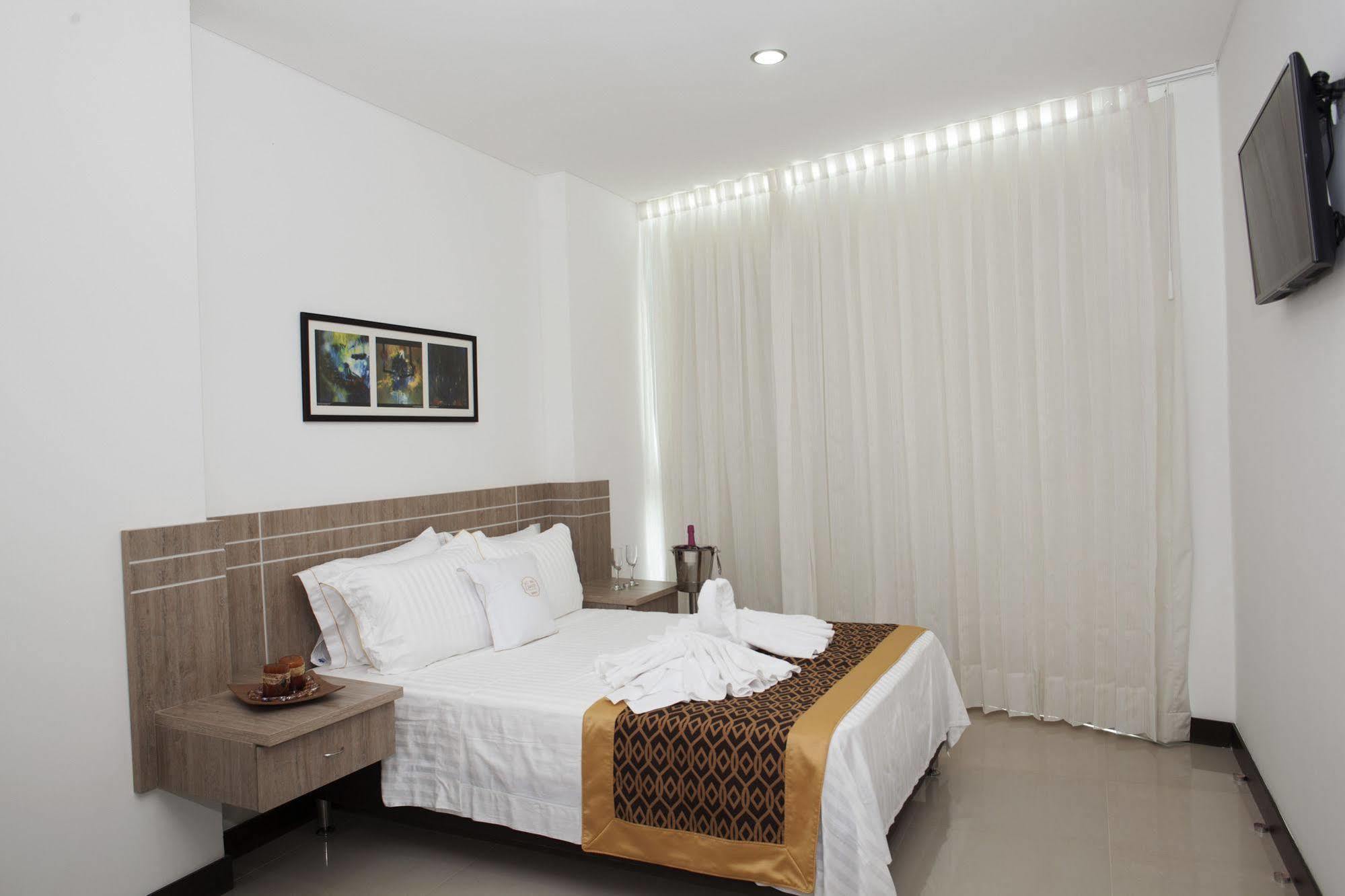 Hotel Cinco Monteria Exterior photo